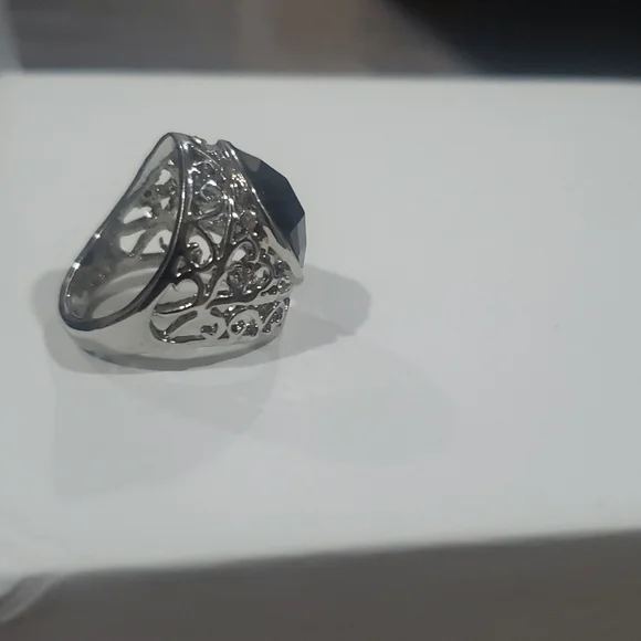 Ring size 6.5 Black - Picture 8 of 9